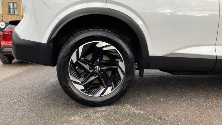 Nissan Qashqai 1.3 DiG-T MH 158 N-Connecta 5dr Petrol Hatchback